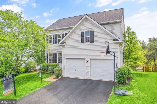10025 Naughton Ct, Bristow, VA 20136-3071
