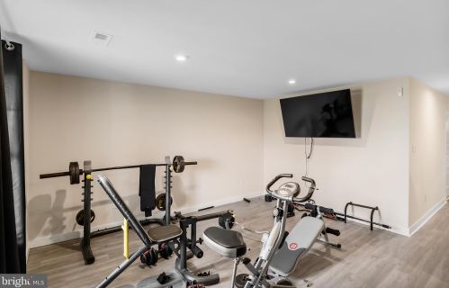 119 Nathan Dr, Riverton NJ  08077 exterior