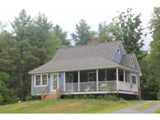 15 Paradise Rd, Sunapee, NH 03782-3501