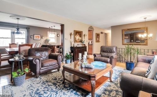 16 Old Logging Rd, Skyline Lakes, NJ 07456-1300
