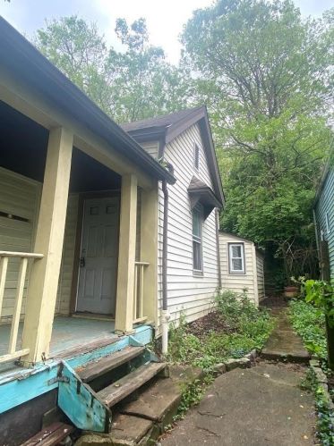 4570 Hamilton Ave, Cincinnati OH  45223-1777 exterior