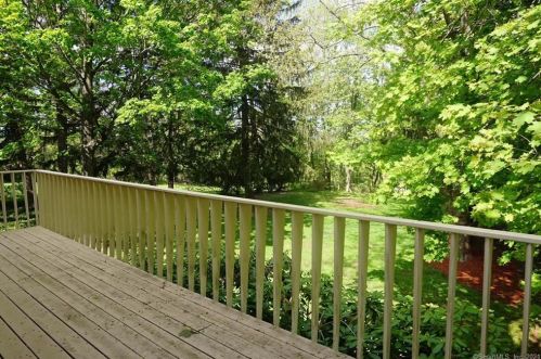 180 Long Hill Rd, Wallingford CT  06492-4934 exterior