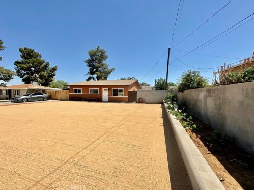 16195 Seneca Rd, Victorville, CA 92395-4155
