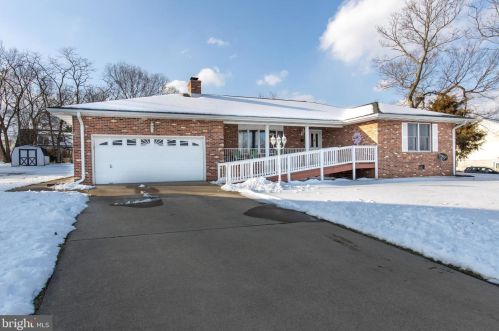 427 Summit Ave, Woodstock, VA 22664-1266