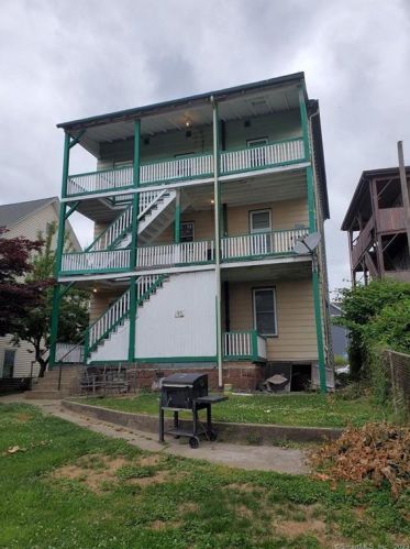 16 Rye St, Waterbury, CT 06706-1522