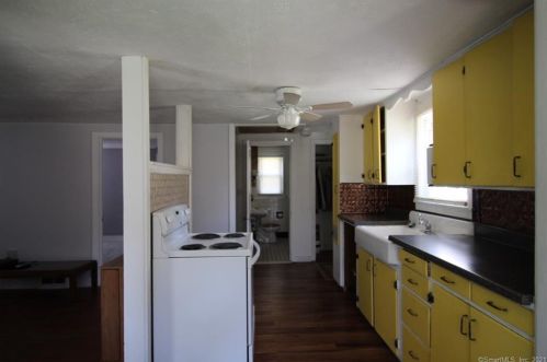 2071 Main St, Coventry CT  06238-2051 exterior