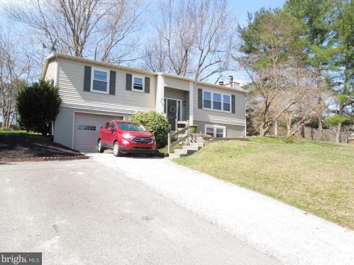 2477 Pine Tree Rd, Spring Grove, PA 17362-8336