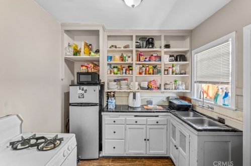4213 Pepperwood Ave, Long Beach CA  90808-1072 exterior