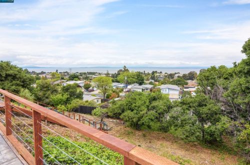 1175 Mcdonald Dr, Pinole CA  94564-2501 exterior