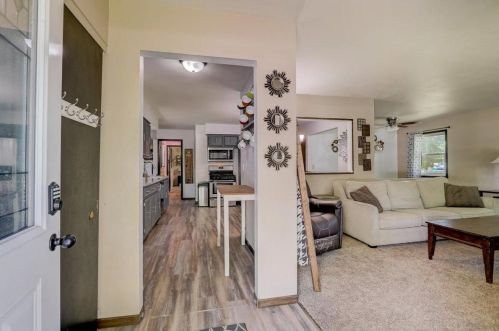 36845 Meadow Dr, Oconomowoc, WI 53066-9424