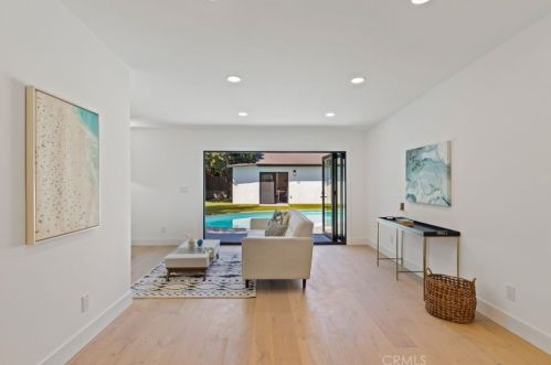 14633 Albers St, Van Nuys CA 91316-2602 exterior