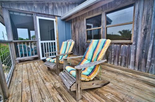 1049 Gulf Beach Dr, Saint George Island, FL 32328-3004