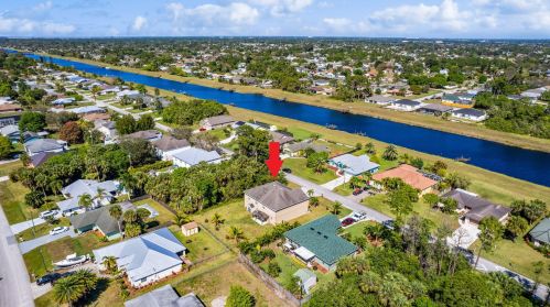 866 Abingdon Ave, Fort Pierce FL  34953-2861 exterior