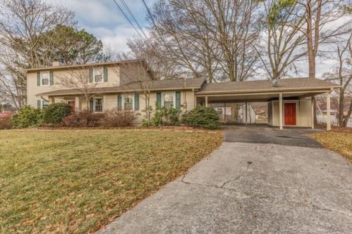1813 Blue Spring Ln, Knoxville, TN 37932-2002