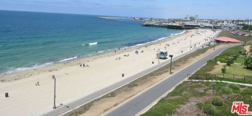 2001 Artesia Blvd, Redondo Beach CA  90278-3084 exterior