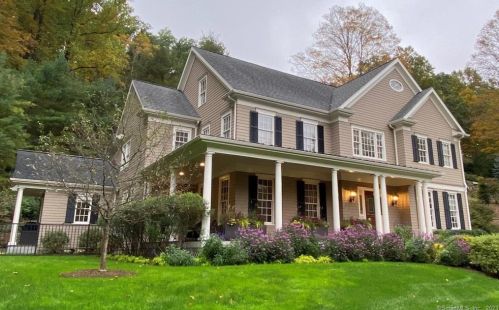 77 Tackora Trl, Ridgefield CT  06877-3028 exterior