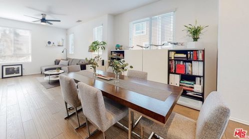 14711 Sherman Way, Van Nuys CA  91405-2215 exterior