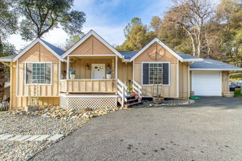 20406 Pine Mountain Dr, Groveland, CA 95321-9585