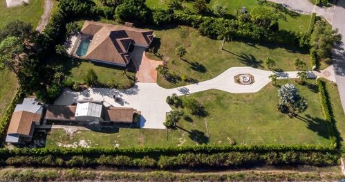 400 Carica Rd, Naples, FL 34108-2621