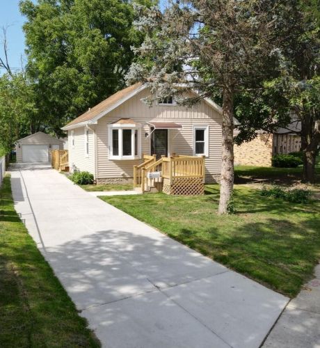 9514 Beloit Rd, Milwaukee WI  53227-4335 exterior