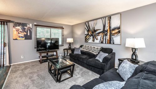 1677 Hickory Hill Dr, Saint Paul, MN 55122-2527