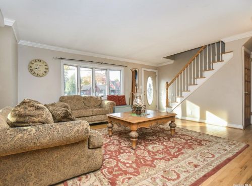 1635 Parkview Ave, Seaford, NY 11783-1940