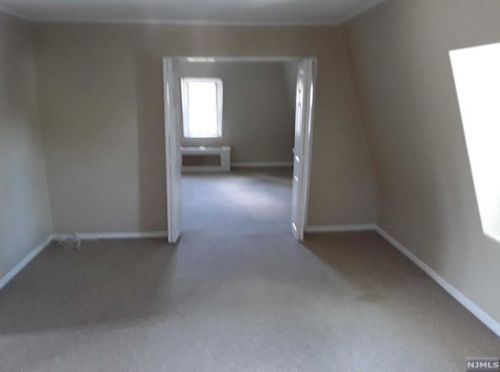 321 Washington Ave, Dumont NJ  07628-1522 exterior
