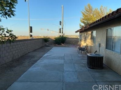 2869 La Vida Dr, Lancaster CA  93535-5873 exterior