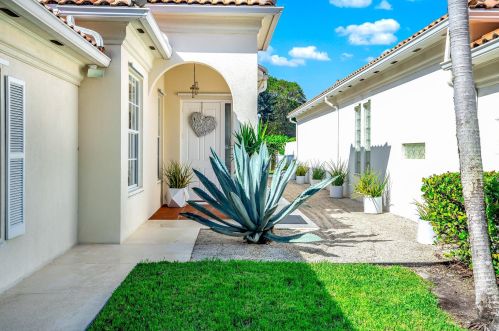 4603 Hammock Cir, Delray Beach FL  33445-5310 exterior