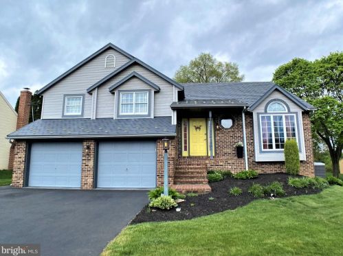 381 Lake St, Ephrata, PA 17522-2456