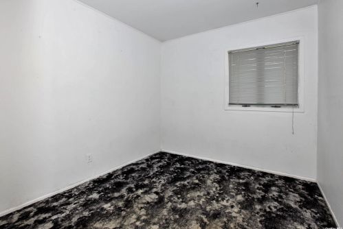 472 Piping Rock Rd, Seaford NY  11783-1038 exterior