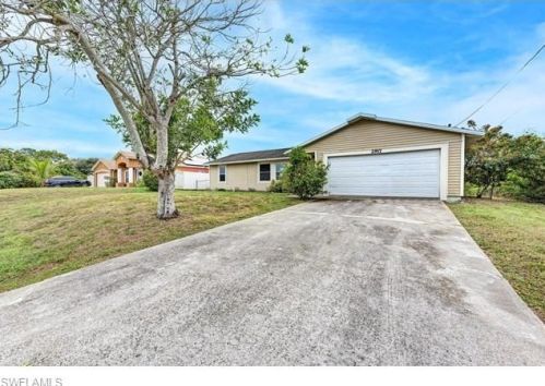 2917 11th St, Lehigh Acres, FL 33976-3008