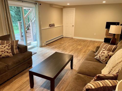 1 Parkside Dr, Airmont NY  10901-7601 exterior