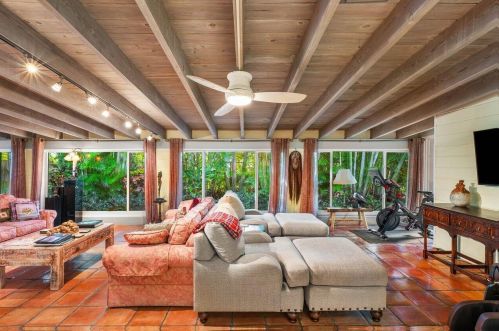 222 Cherry Ln, Palm Beach, FL 33480-3401