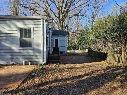 1521 Colonial Ave, Greensboro NC  27408-4907 exterior