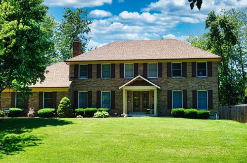 9517 Ambleside Dr, Cincinnati, OH 45241-1165