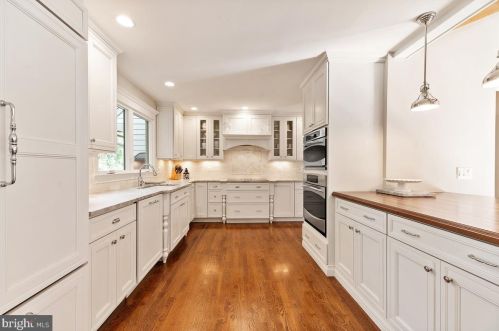 9106 Meadowcreek Ln, Lorton VA  22079-3238 exterior