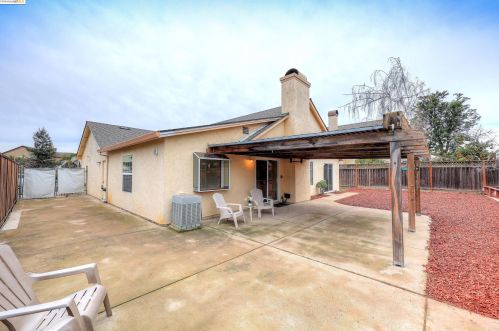 1861 Concannon Dr, Oakley CA  94561-3018 exterior