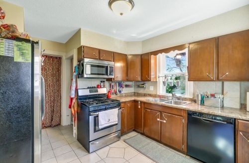 488 Curtice St, Saint Paul, MN 55107-2467