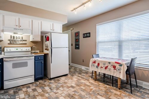 1 Terry Ct, Downingtown PA  19335-2606 exterior