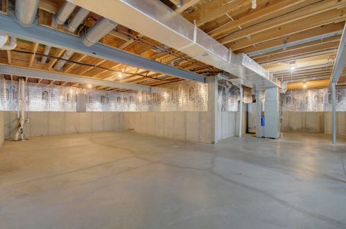 1733 Greatwood Dr, Florence KY  41042-8121 exterior