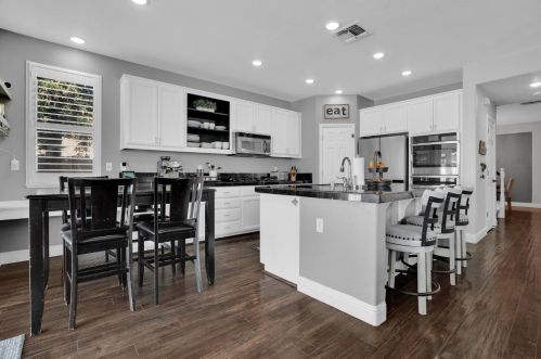 1305 Oak Leaf Cir, Valley Home CA 95361-2769 exterior