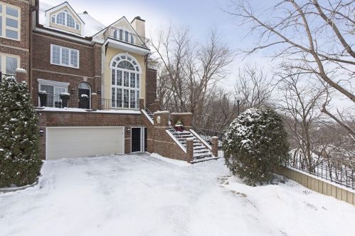 118 Groveland Ter, Minneapolis, MN 55403-1148