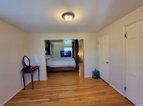 1 Starhaven Ave, Middletown NY  10940-4617 exterior