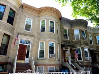 544 74th St, Brooklyn, NY 11209-2614