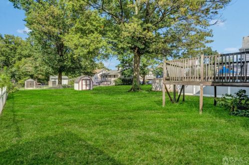 30 Freeman St, Woodbridge NJ  07095-3423 exterior