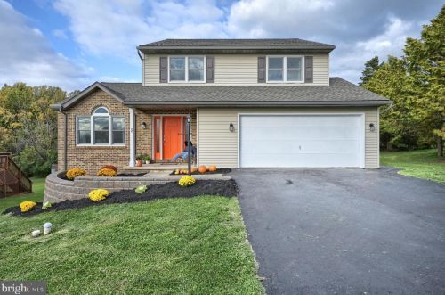 2 Chapel View Dr, Swartzville, PA 17569-9507