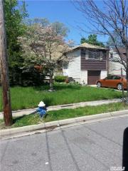 43 Margaret Dr, Roosevelt, NY 11575-1534