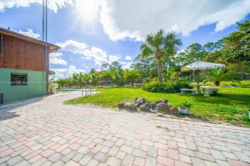 576 Marshall Rd, West Palm Beach FL  33413-3343 exterior