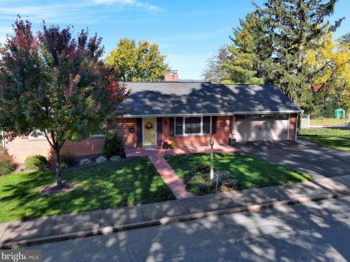 224 Maple St, Ephrata, PA 17522-2513